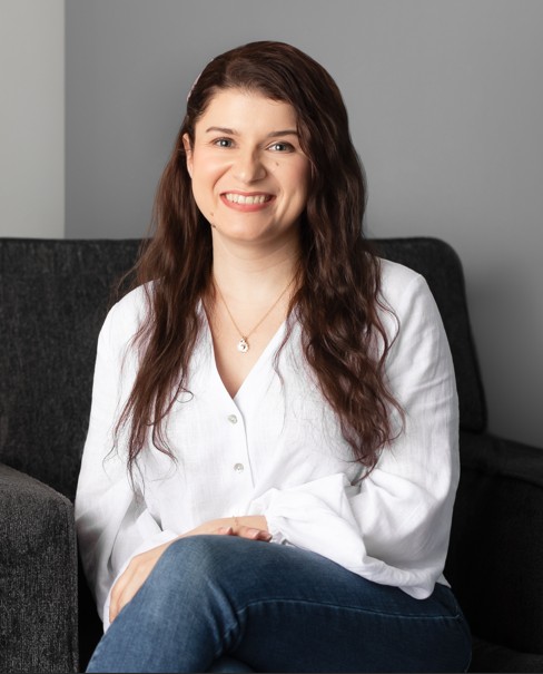 HEALTH HOTLINE<br>Navigating Holiday Season Stress<br>as a Parent-<br>A Therapist’s Perspective